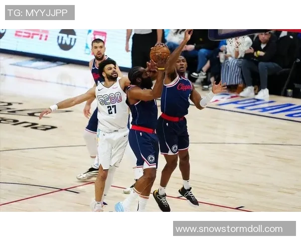 快船与掘金激战正酣比分直播全程追踪精彩瞬间不容错过